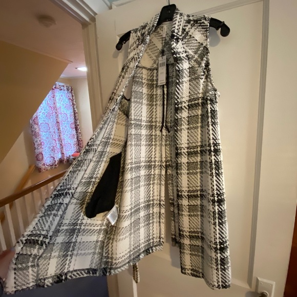 Sleeveless Plaid Longline Belted Vest - Picture 2 of 4